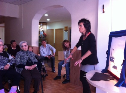 SESSIÓ CONTES PER ALS AVIS.jpg